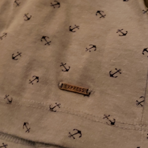 Express Tee - Picture 2 of 3
